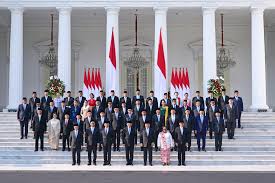 Pak Presiden, Rombak Lagi Kabinet dan Bikin Lebih Ramping