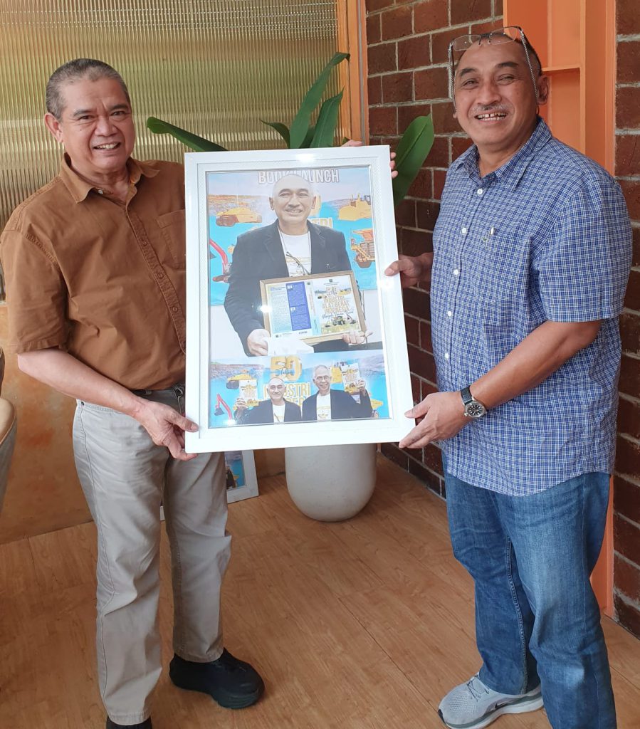 Syukuran Buku Alat Berat, Menikmati Kepala Kakap