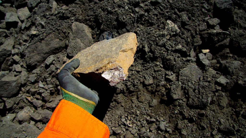 Produksi Nikel Ditekan, Saham MBMA Kembali Jadi Sorotan