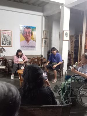 Di Tengah Hujan, Sastra Sejarah Mengalir dalam Kebaya Merah di Tebing Kanal