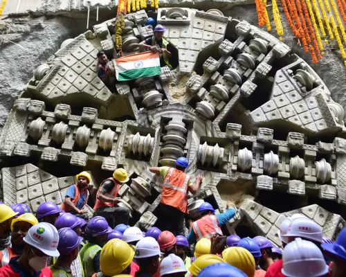 India Siapkan Insentif US$1,2 Miliar untuk Produksi Alat Konstruksi
