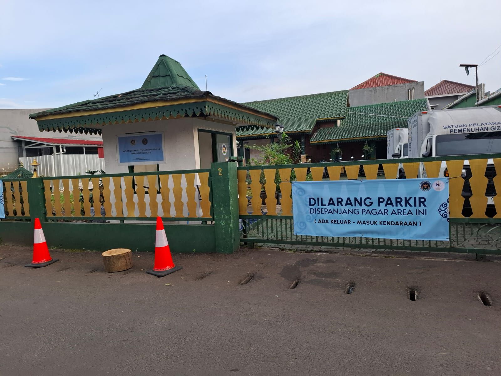 Mengganggu Lalu Lintas, Warga Kampung Sawah Protes Dapur MBG Jagakarsa 008 Milik Politikus Gerindra