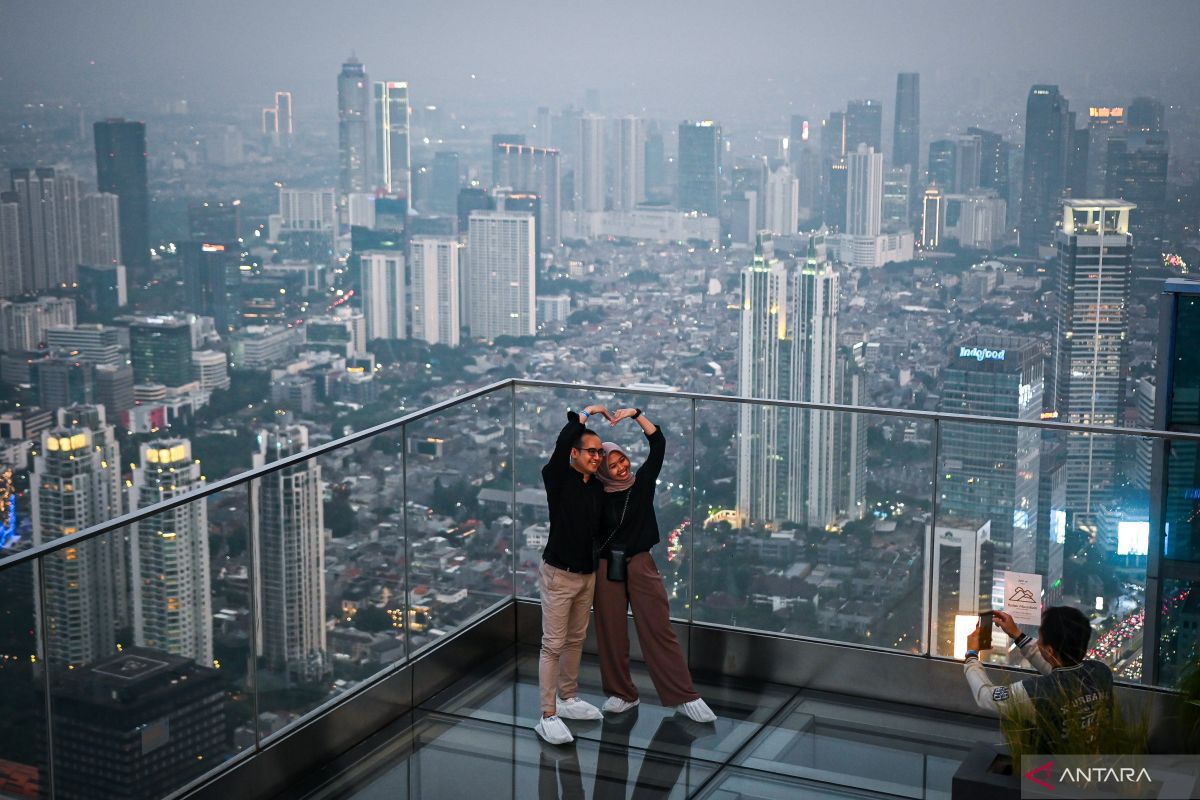 Mendaki Gedung Tertinggi, Autograph Tower Jadi Alternatif Wisata