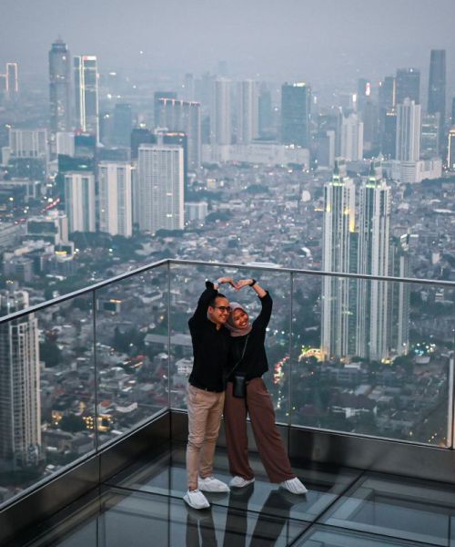 Mendaki Gedung Tertinggi, Autograph Tower Jadi Alternatif Wisata