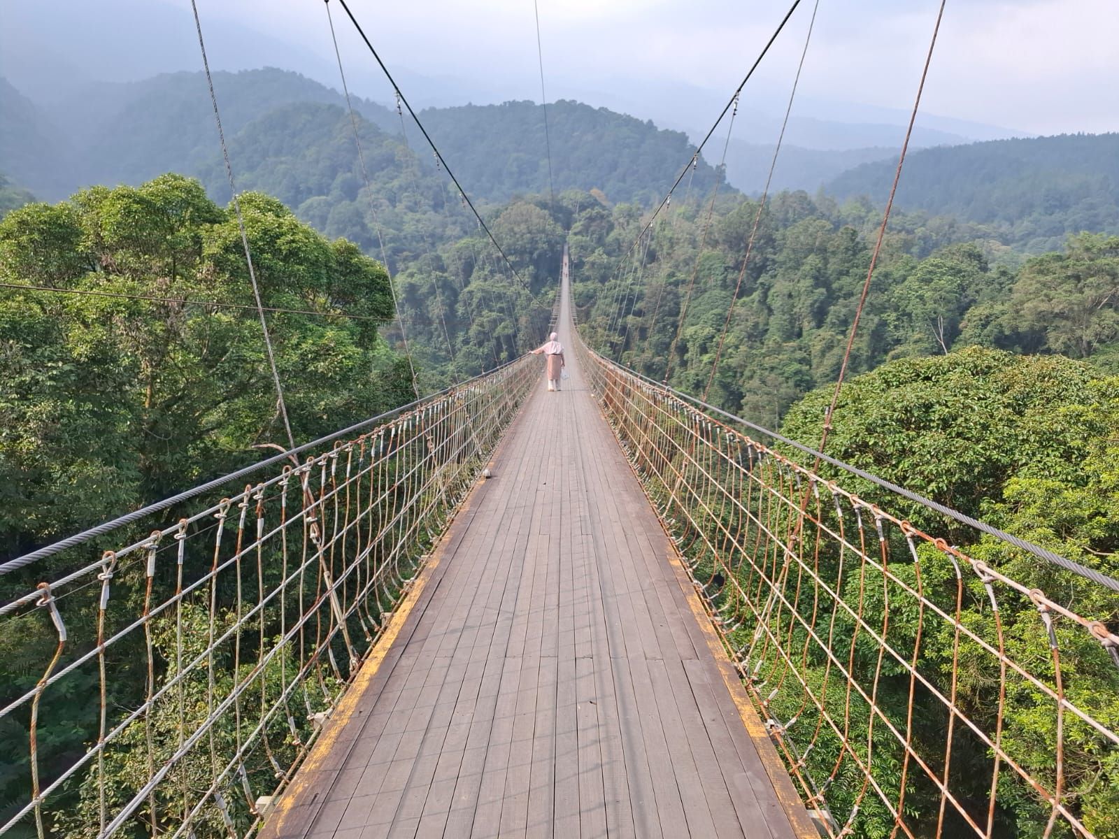 Sukabumi Sehari: Dari Sajadah ke Jembatan Langit