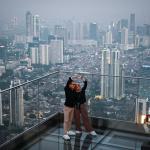 Mendaki Gedung Tertinggi, Autograph Tower Jadi Alternatif Wisata