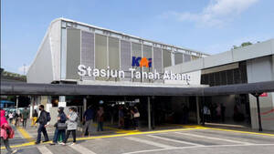 Stasiun Tanah Abang Kembali Beroperasi Hingga Malam