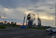 Center of Indonesia di Makassar, Bola Dunia dan Jembatan Phinisi