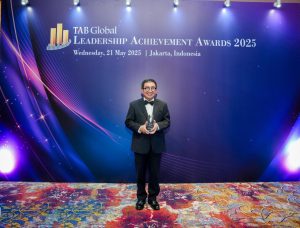 Muliaman D. Hadad Dapat Award dari The Asian Banker